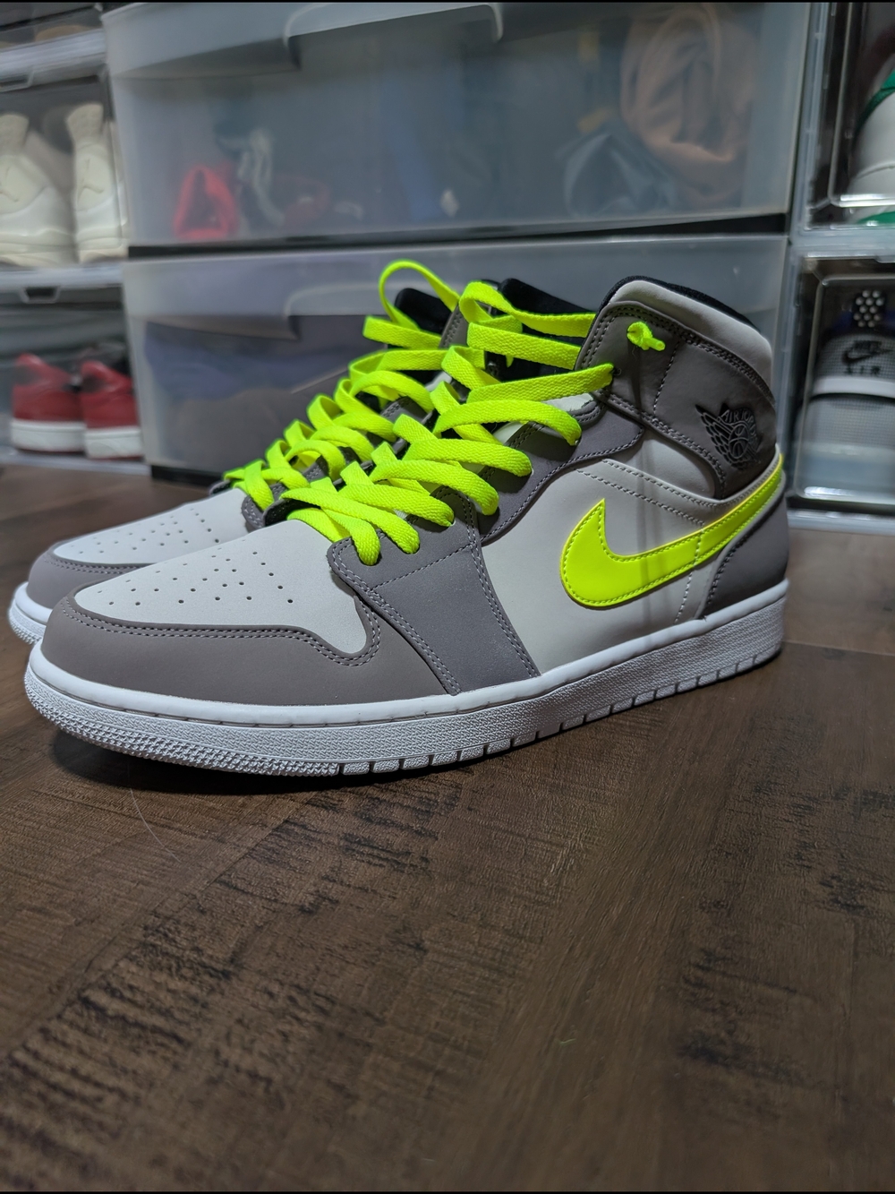 Jordan 1 Mid SE Volt